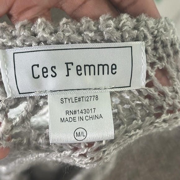 Ces Femme gray knit v-neck half sleeve sweater Sz M/L - Picture 3 of 4